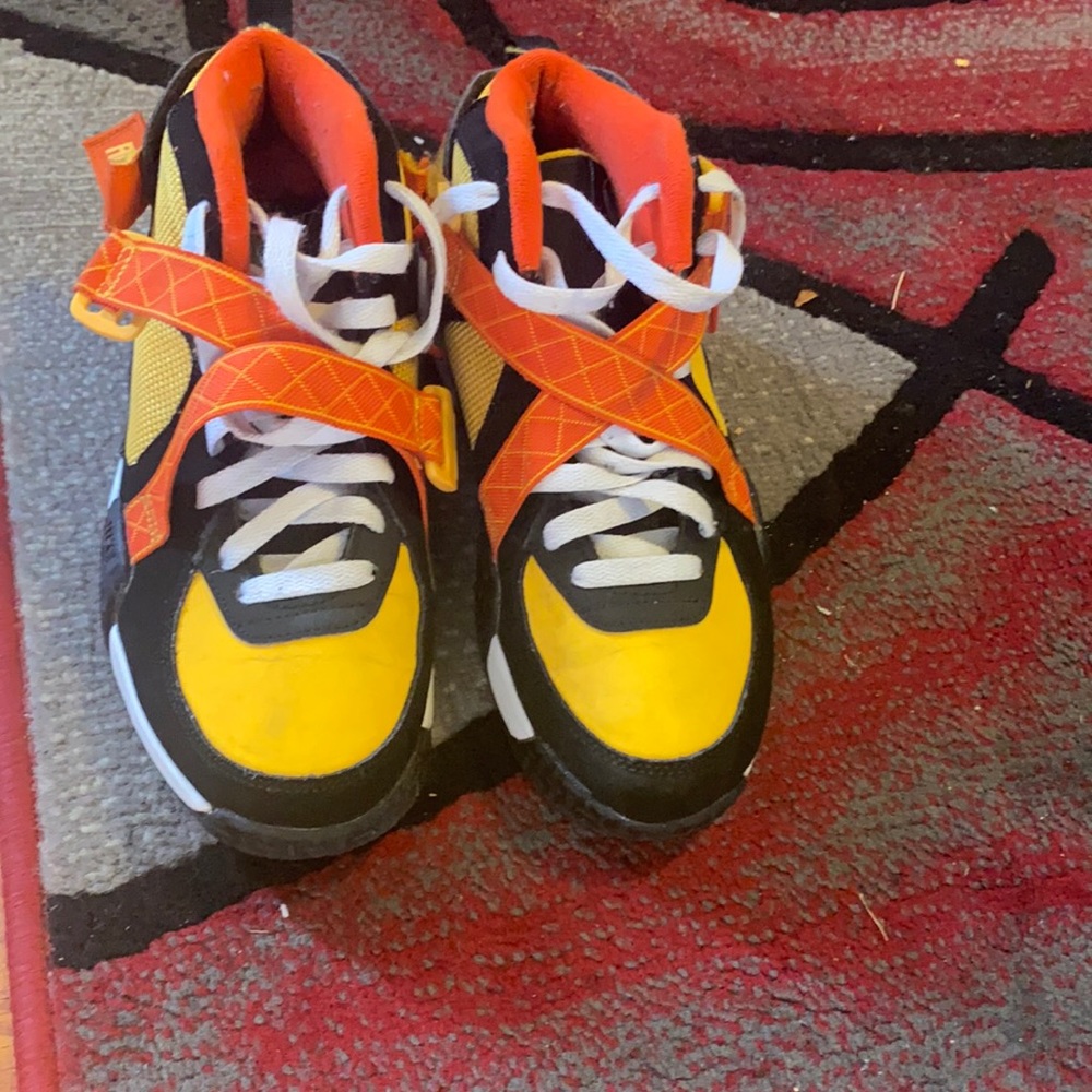 Nike Air Raid size 6.5Y yellow orange black and white